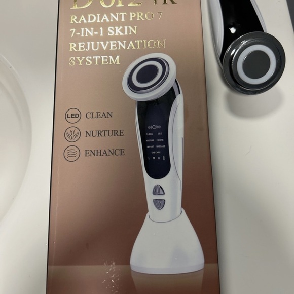 7-in-1 Skin Rejuvenation System - Picture 1 of 3